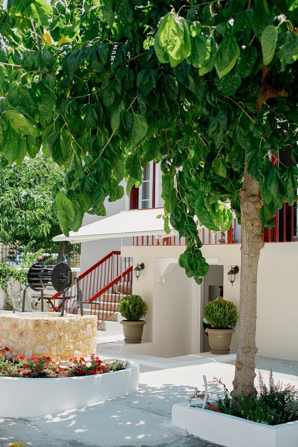Aparthotel Iris Garden Retreat à Corinthe Extérieur photo